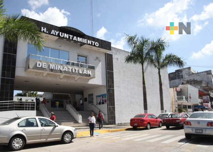 Levantan huelga 327 trabajadores del municipio de Minatitlán
